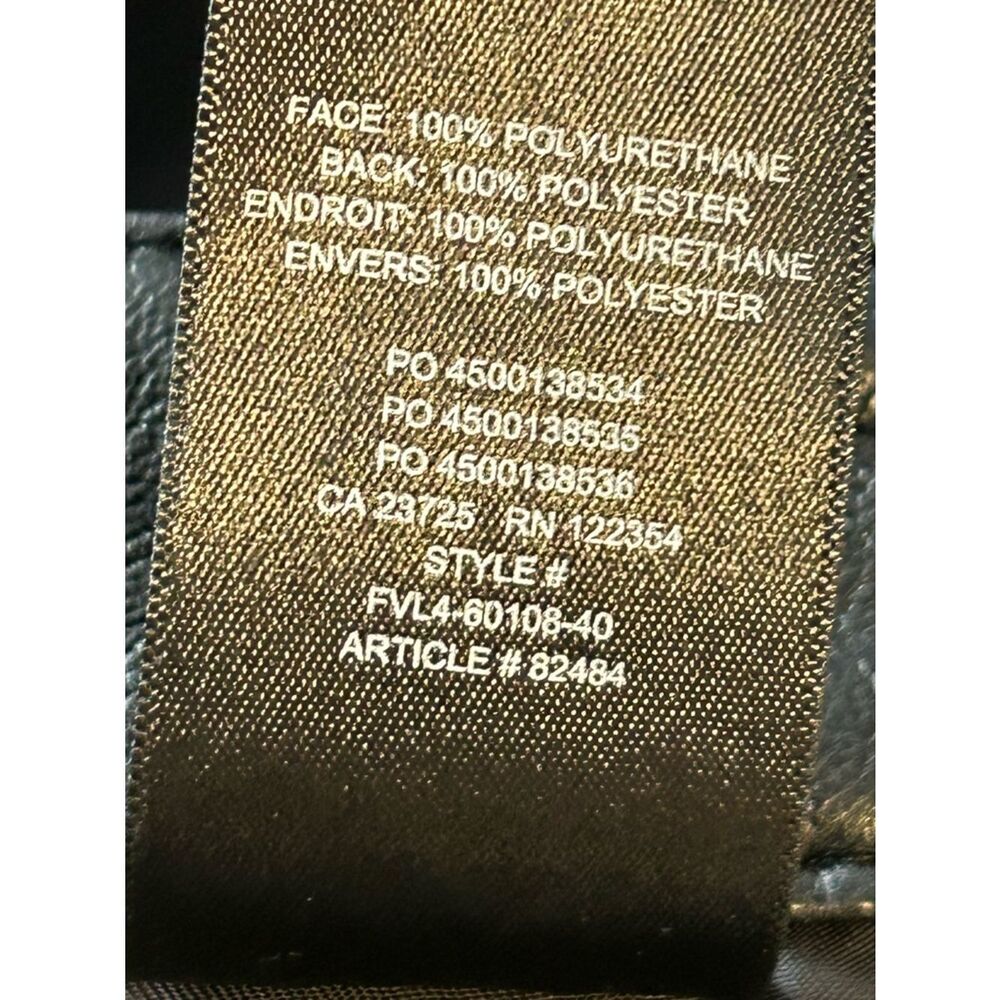 Wilfred Black and White Care Label Close-Up - Picture 12 of 12